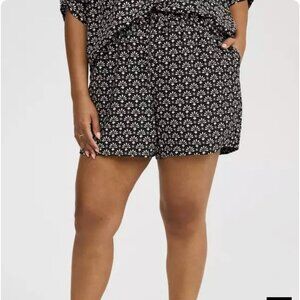 Torrid pull-on drawstring short Size 0